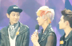 멤버 카메라보라고 챙겨주는 찬열이