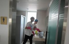 매년 봉사가서 화장실청소 자청하는 찬열이