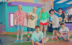 빨간 입술도 컨셉인가??