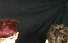 무대 오르기 전 멤버격려하는 찬열이^^