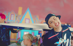 지금뮤비캡쳐하는데..