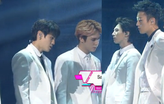 하얀수트..핡......