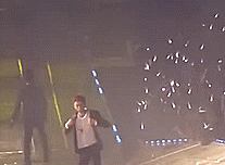 콘서트에서 썬더 추는 찬열인데 개길어