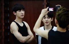 오늘자 스엠나우 박찬열 민소매..