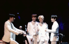 찬열이 스쿠터 타고 부릉부릉