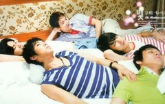 Let me see let me see  좁은 방에 슬픈 밤에 혼자만 남을 때 흔들리는 밤의 달빛은  마치 밖으로 날 유혹하던 니 손짓이었니Let me see let me see  좁은 방에 슬픈 밤에 혼자만 남을 때 흔들리는 밤의 달빛은  마