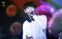 열매랑 흰셔츠 케미....