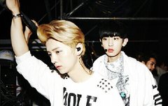 폰배경하기좋은찬열이사진