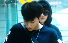 우리타오 쌩얼로 출국하셧져~