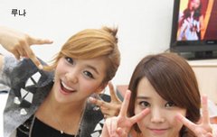 아이유 친분 인증샷 모음.jpg