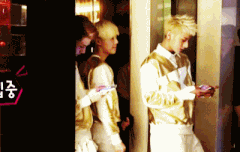 핸드폰하는 애들사이 심심한수호