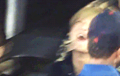 모가 그렇게 즐거워서 입안에 음식 다 보여주면서 웃고이쏘?...