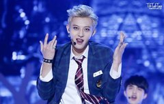 무대 위 빛나는 타오 그리고 눈물