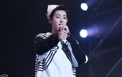 따봉b하는 잘생긴 깐찬열