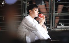 타오가 차에서 자느라 아무것도 못먹었는데