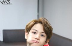 자기가 귀여운줄 넘 잘알아