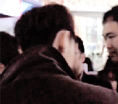 팬이 타오한테 캔디주라고 담요를 줬는뎅 