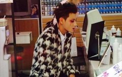 타오 어제 분장하고 약국갔음 ㅋㅋㅋ