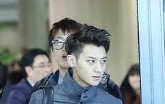 쯔타 옷 뭔가 느낌이 중국 전통옷(?) 같아 ㅋㅋ