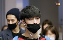 씽이 예쁜니트 입고 천사같이 웃는다 ㅋㅋㅋ