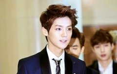 루한이 어제밤 팬들에게 남긴 동영상