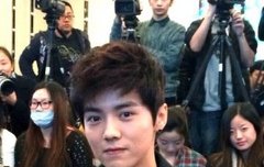 좀전 발표회장에서 루한. 