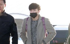 공항에서 니트 벗어버린 씽이 ㅋㅋㅋㅋ