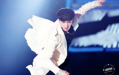 어제 무대하고 옷찢어진 씽이ㅠㅠ