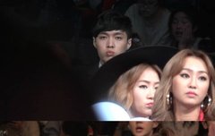 무대 감상하는 씽이.. 그런데 모리가...