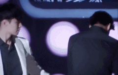 종인이랑 씽이랑 포옹하는 움짤!!