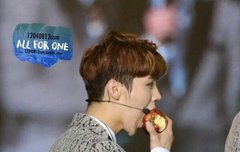 오늘 루한이 상받는 무대 !!