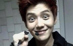 수줍어하는 루한이ㅠㅠ 귀염 