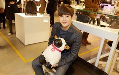 수호 mcm사진 완전이쁘다