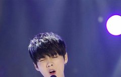 오오오애애앵  요 씹덕표정봐 