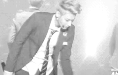 옛날영상보다가 타오 무대에서 추락한거ㅋ ㅋㅋㅋ