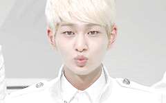 와근데진짜 송중기닮은건