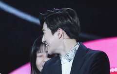 근육자랑하는 준면잉