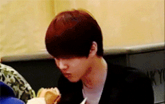 +리더의 고난한 햄버거 먹기 gif.+