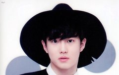 굿즈 스캔본 떴는데 외모가 미치셨다....