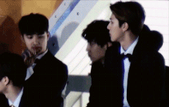 씽아 죠기 자리있는데 훈이를 무릎에 ~