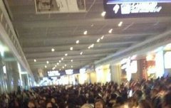 상하이역인데 팬들봐 ㄷㄷ