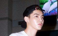 루한과 크리스.. 같은날 다른 무대