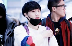 왜 때문에 학교가는 아들같지?