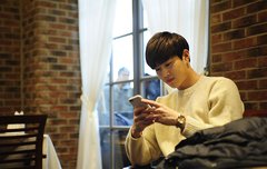 준면이 진짜 흰니트 잘어올린다