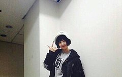 뉴썬 어제 트윗에 올린 사진