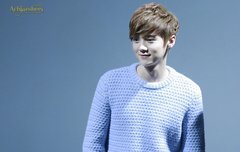 루한 어제 극장에 한국팬이 조공한 옷 골라서 입고 나왔네