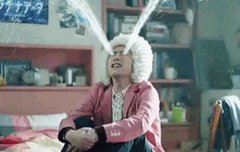 뭐라고 귓속말 하는 걸까?