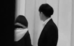 심멎짤 복도를 서성이는 한남자 