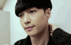 표정관리해도 쑥쓰러운거 다 알고 있다 뭐 ㅋㅋ