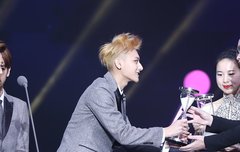 우리타오 예의 바르시죠~~